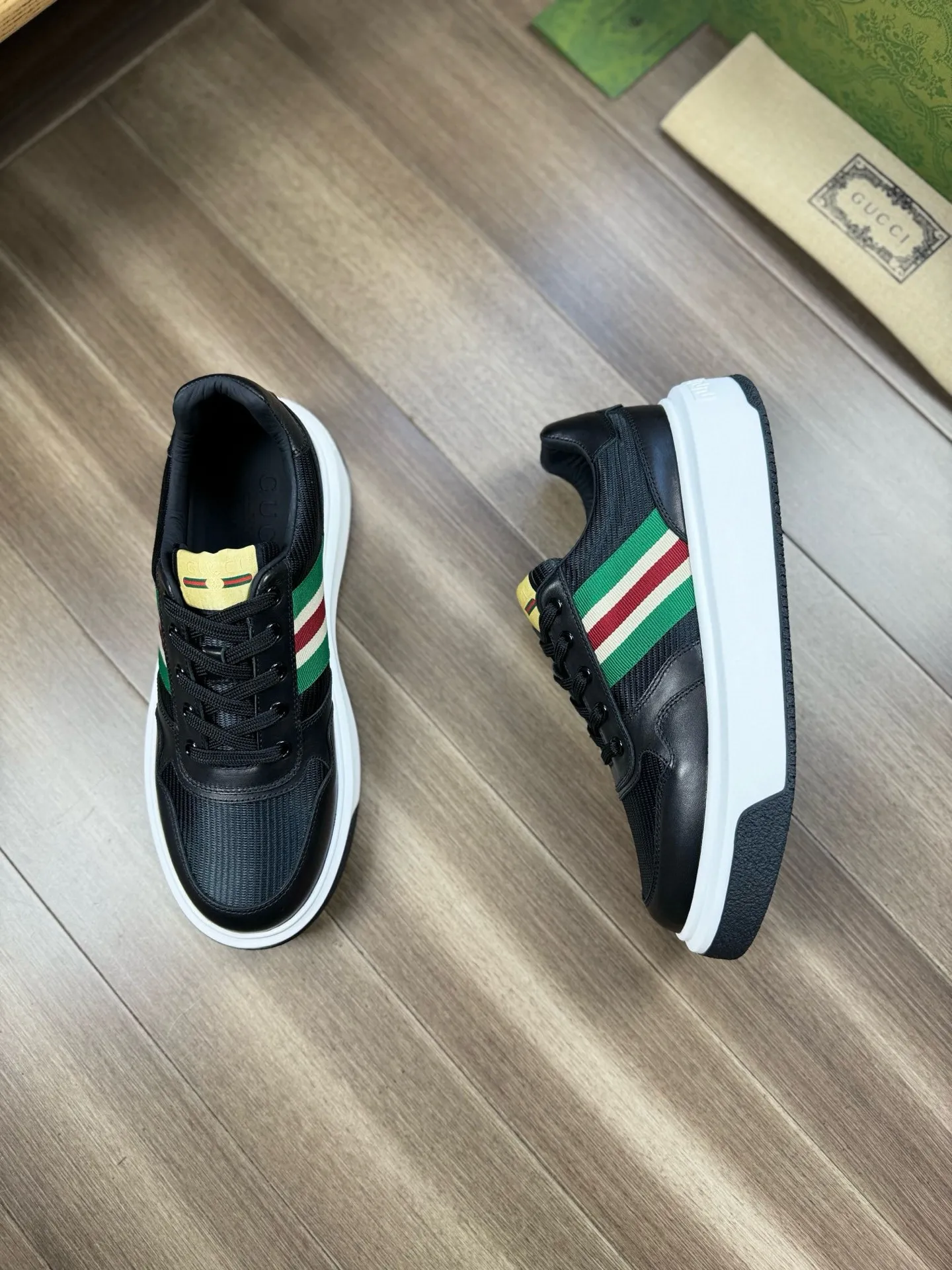 [Gucci] Gucci men's shoes 💰820💰 - High-end quality original order - Upper: 🔝Imported Nappa calfskin·Brand high mercerized cloth·Brand webbing -Inner: water-dyed cowhide, -Outsole: ultra-light T men's shoes💰U foam. Rubber; two-color molded outsole -Ultra-high quality control·Fine workmanship: highlighted (high-end·luxury·grade) -Size: 38-44 (45, can be customized)